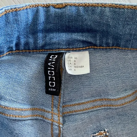 🌼 H&M Divided Jeans 🌼 - Picture 5 of 7